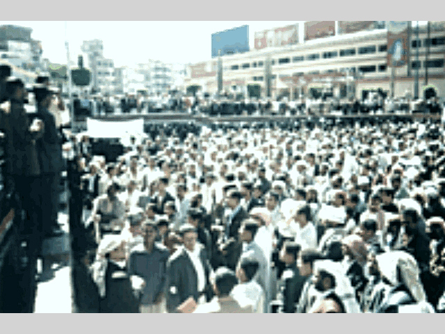 المعلمون يبدأون مسيرتهم الكبرى في اليوم الذي تنتهي فيه مهلة الاطباء للحكومة لبدء الاعتصام