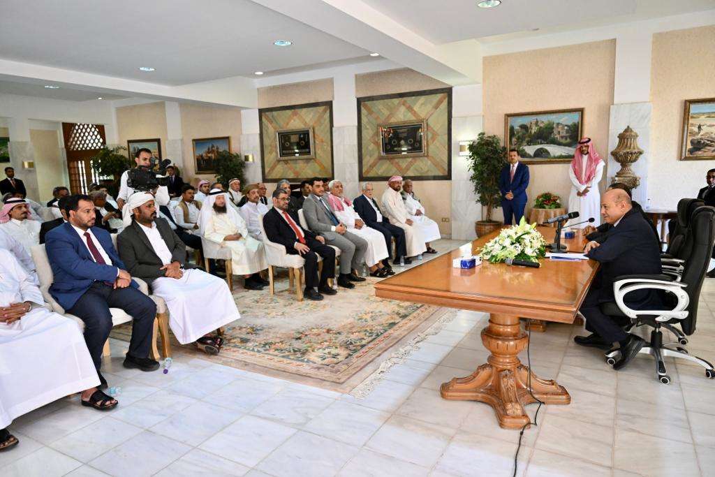 هل تخلى العليمي عن ثوابت هادي والشرعية؟