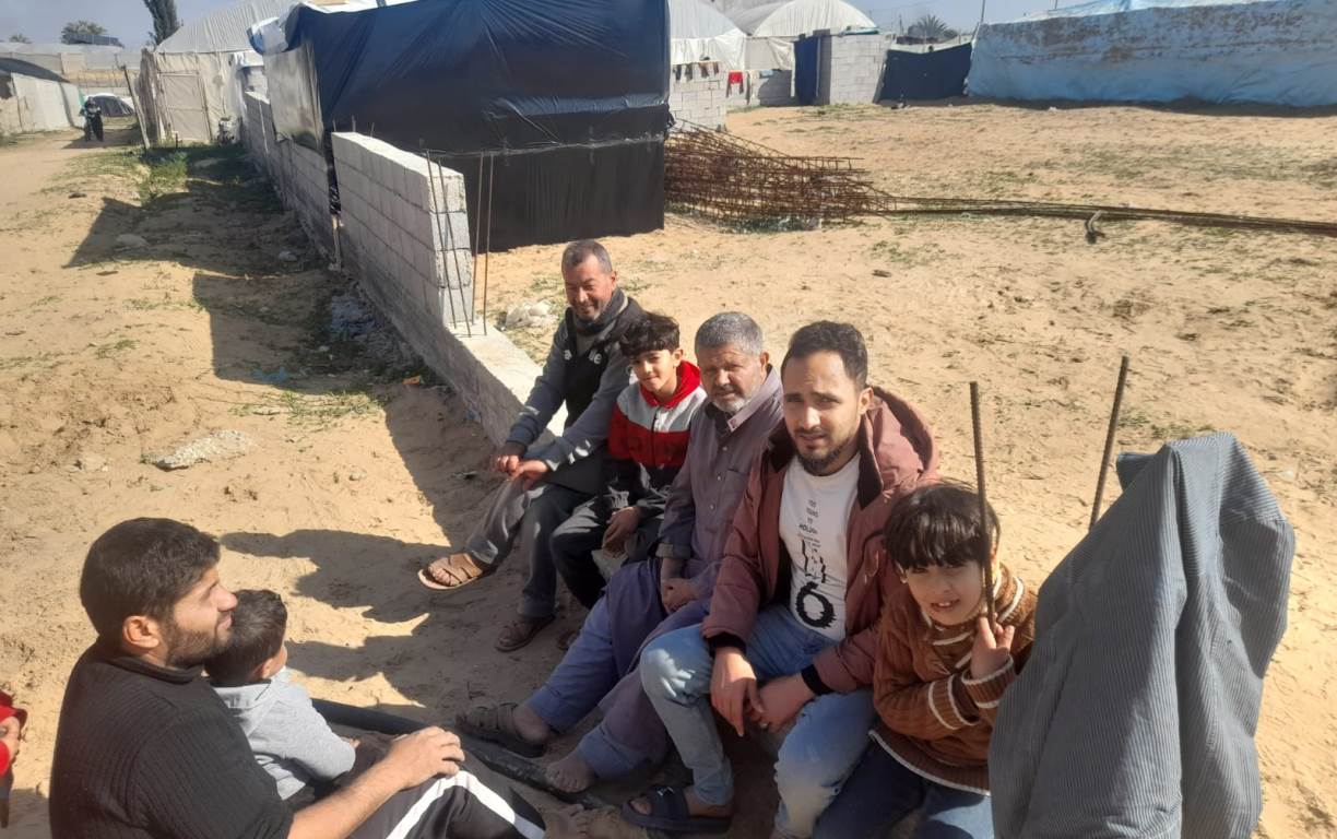 من ينقذ هؤلاء؟ من ينقذ هؤلاء؟