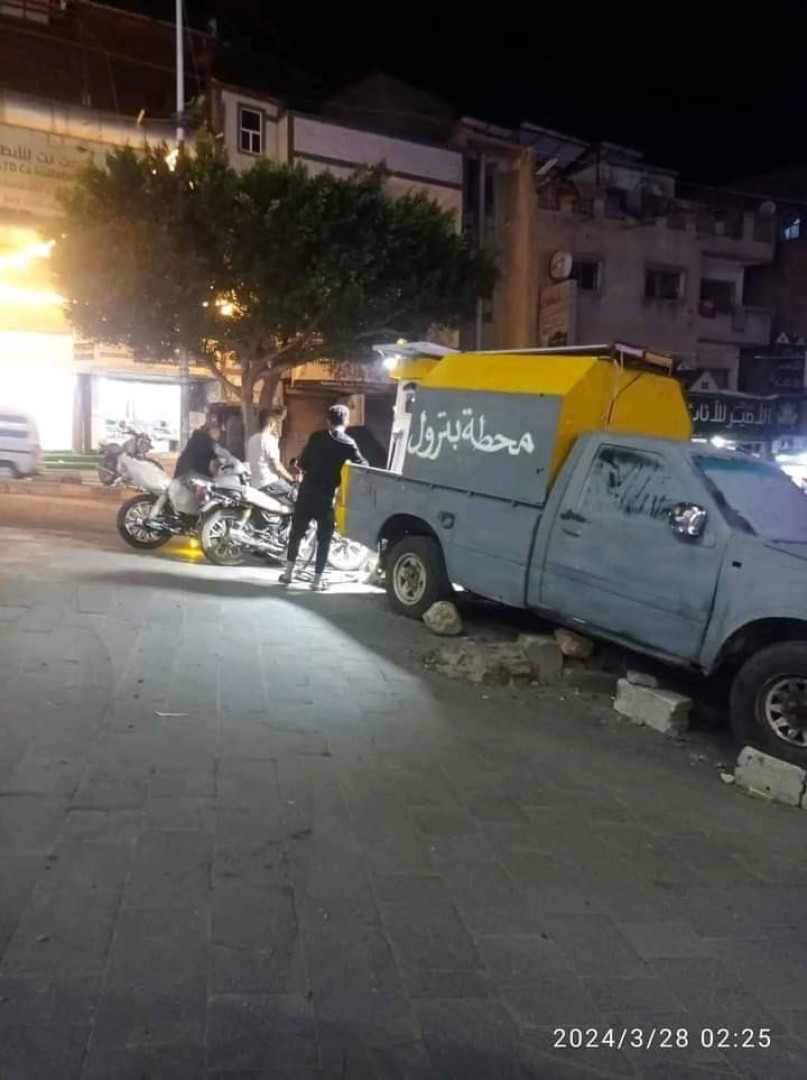 Img 20241130 Wa0034 طرمبة وقود متنقلة على متن سيارة في مدينة تعز (ارشيف)