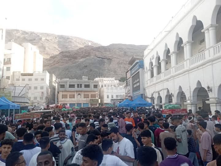 المكلا بين المعاناة ومهرجانات الباخمري
